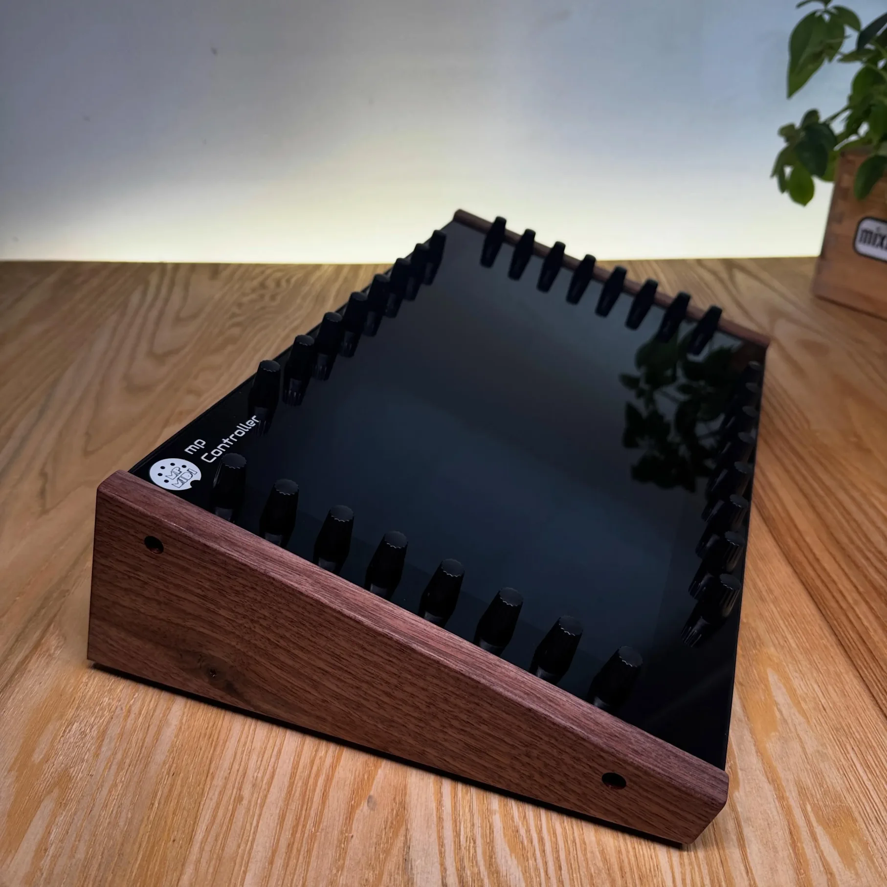 Custom made side panels by Mixingtable